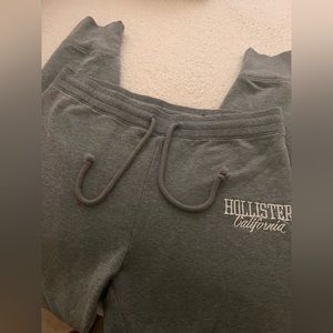 Hollister joggers